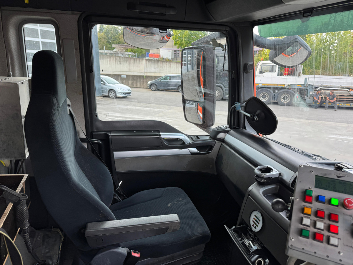 فراغ شاحنة MAN TGS 35.480 Jurop Kanalreinigung: صورة 19 فراغ شاحنة MAN TGS 35.480 Jurop Kanalreinigung: صورة 19