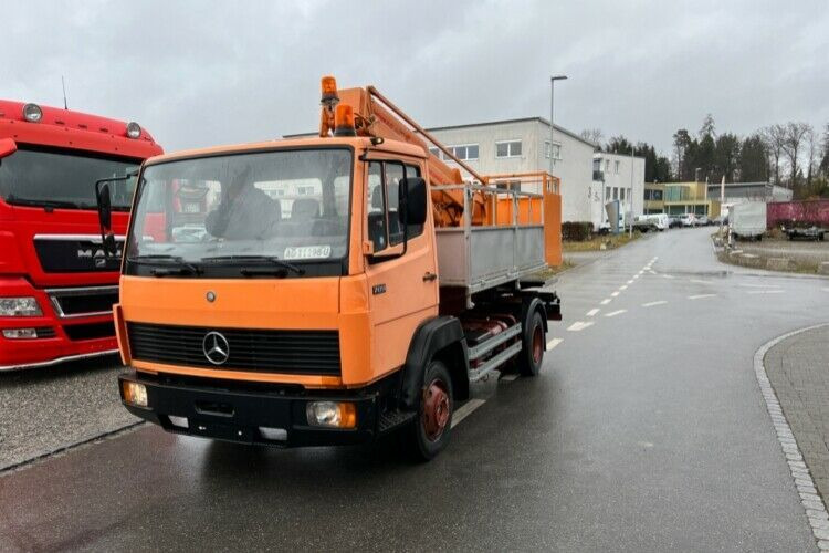 Mercedes-Benz 709 WUMAG GELENKSTEIGER 14M - منصة محمولة مثبتة على الشاحنة: صورة 1 Mercedes-Benz 709 WUMAG GELENKSTEIGER 14M - منصة محمولة مثبتة على الشاحنة: صورة 1