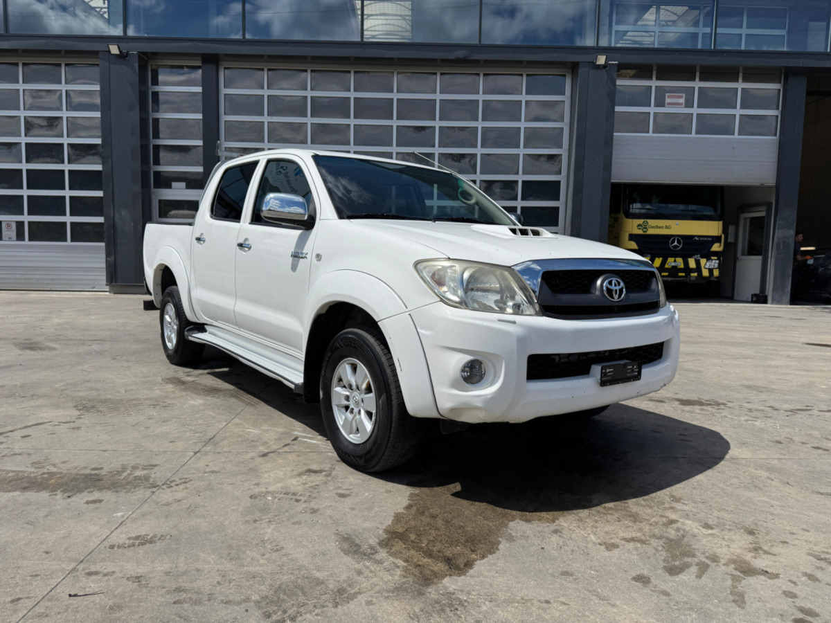TOYOTA Hilux 3.0D 4WD - شاحنة البيك أب: صورة 3 TOYOTA Hilux 3.0D 4WD - شاحنة البيك أب: صورة 3