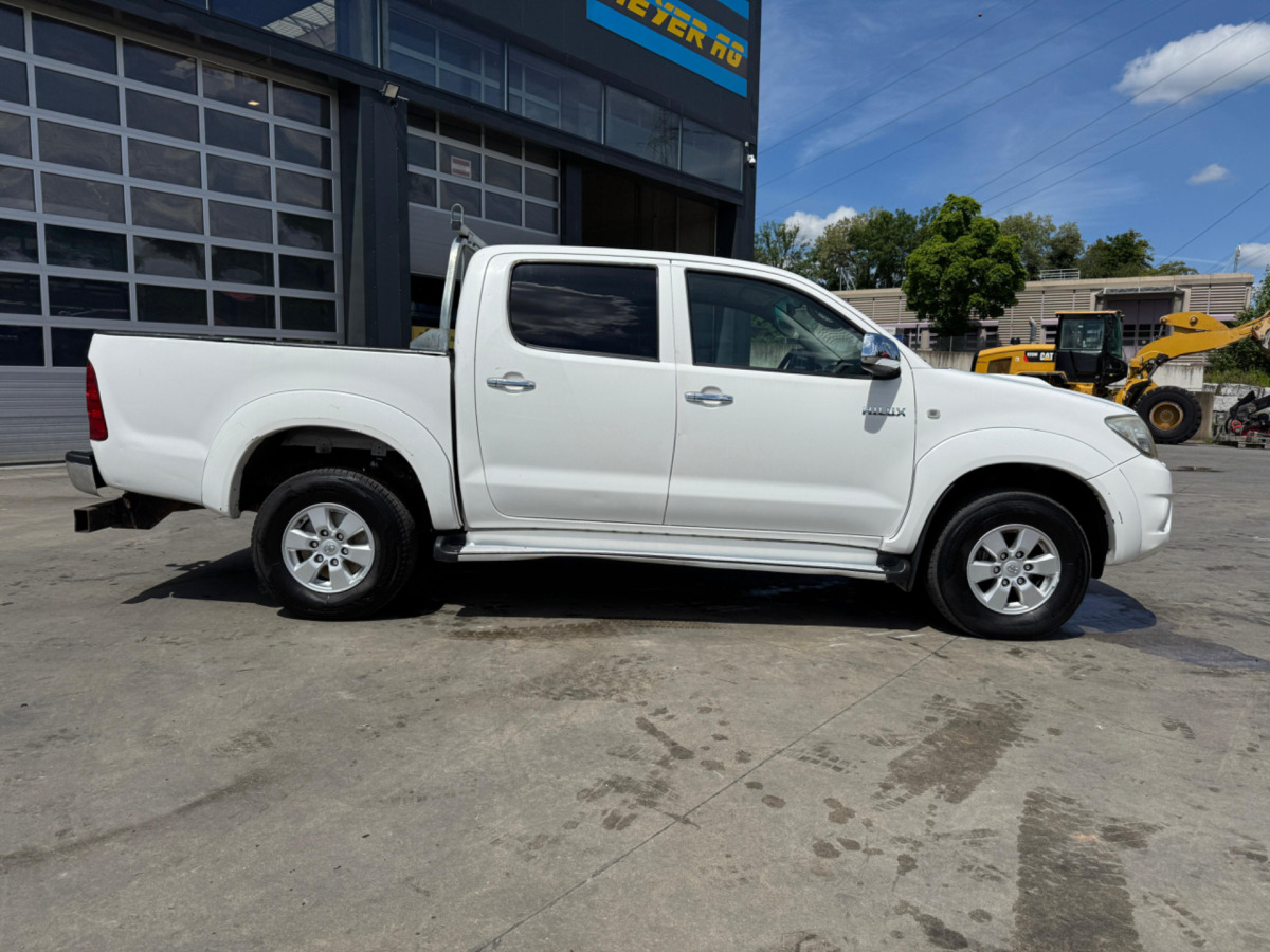 TOYOTA Hilux 3.0D 4WD - شاحنة البيك أب: صورة 4 TOYOTA Hilux 3.0D 4WD - شاحنة البيك أب: صورة 4
