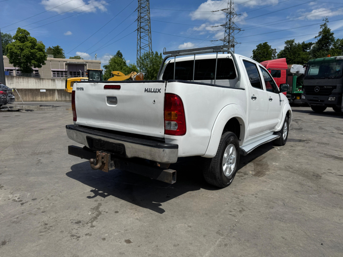 TOYOTA Hilux 3.0D 4WD - شاحنة البيك أب: صورة 5 TOYOTA Hilux 3.0D 4WD - شاحنة البيك أب: صورة 5
