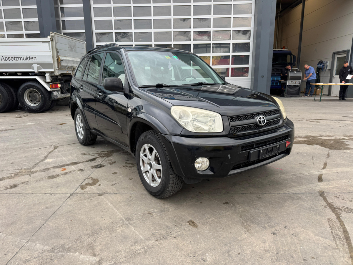 TOYOTA RAV4 2.0 4x4 - سيارة: صورة 2 TOYOTA RAV4 2.0 4x4 - سيارة: صورة 2
