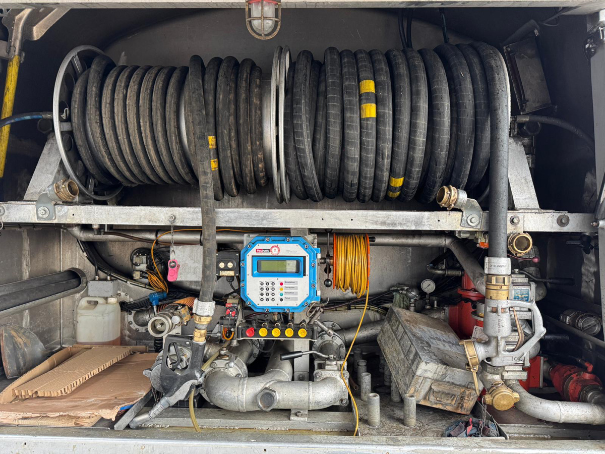 شاحنة صهريج VOLVO FM-440 4x2 Tankwagen 13'500L: صورة 10 شاحنة صهريج VOLVO FM-440 4x2 Tankwagen 13'500L: صورة 10