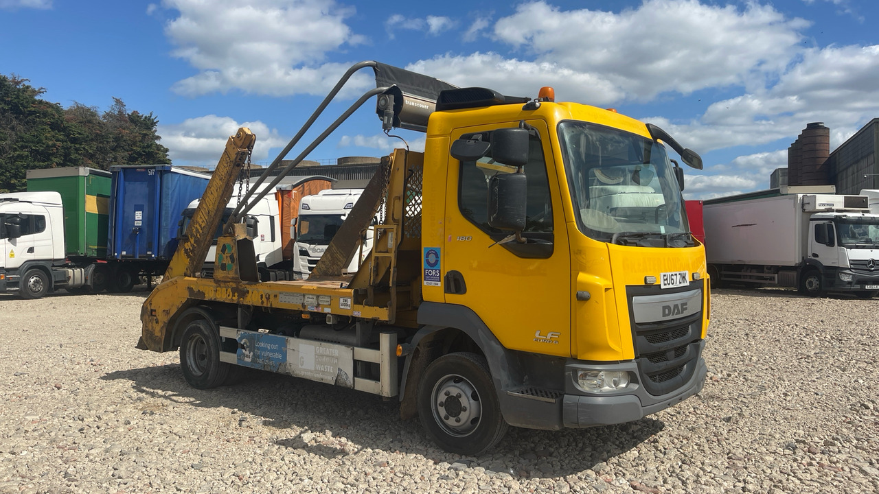 DAF LF 180 - شاحنة لودر انزلاقي: صورة 1 DAF LF 180 - شاحنة لودر انزلاقي: صورة 1