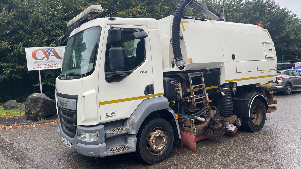 DAF LF 220 - سياره كنس شوارع: صورة 2 DAF LF 220 - سياره كنس شوارع: صورة 2