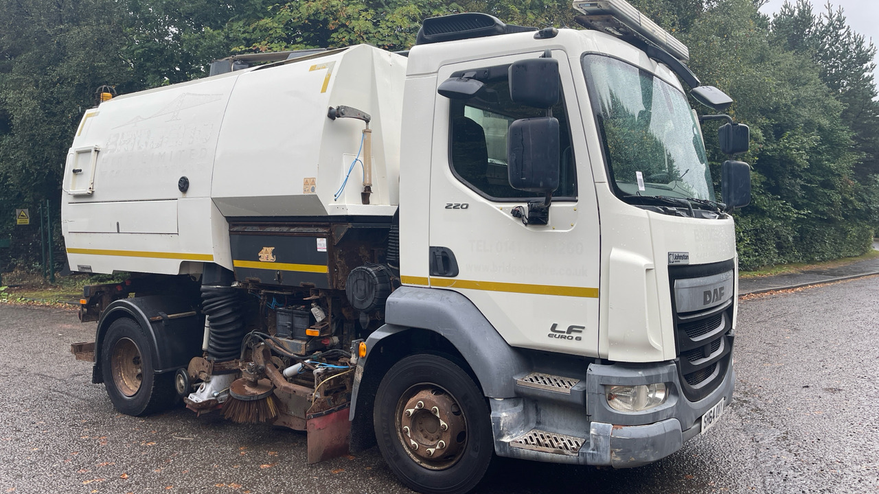DAF LF 220 - سياره كنس شوارع: صورة 1 DAF LF 220 - سياره كنس شوارع: صورة 1