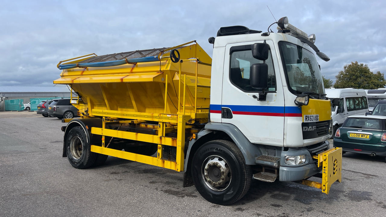 DAF LF 55.220 - جرافة ثلج: صورة 1 DAF LF 55.220 - جرافة ثلج: صورة 1