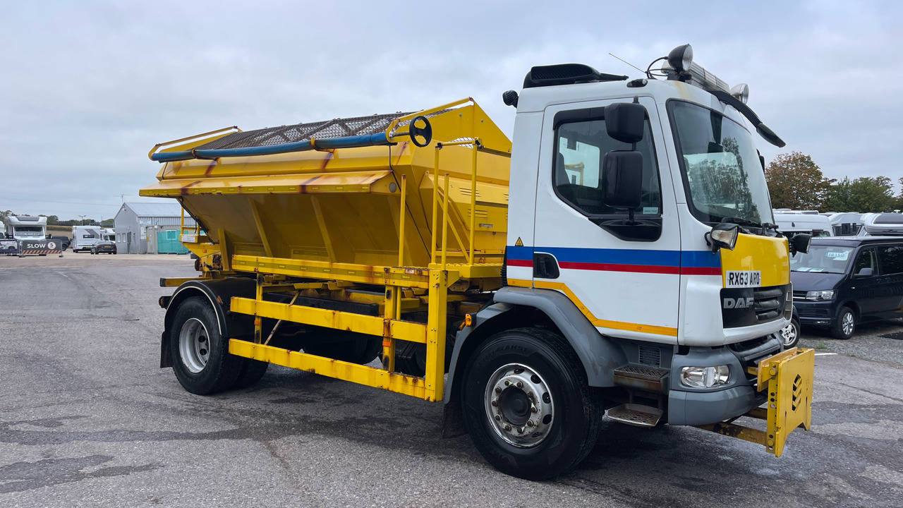 DAF LF  55.220 - جرافة ثلج: صورة 1 DAF LF  55.220 - جرافة ثلج: صورة 1