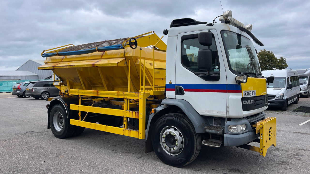 DAF LF 55.220 - جرافة ثلج: صورة 1 DAF LF 55.220 - جرافة ثلج: صورة 1