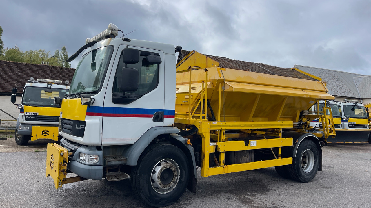 DAF LF 55.220 - جرافة ثلج: صورة 2 DAF LF 55.220 - جرافة ثلج: صورة 2