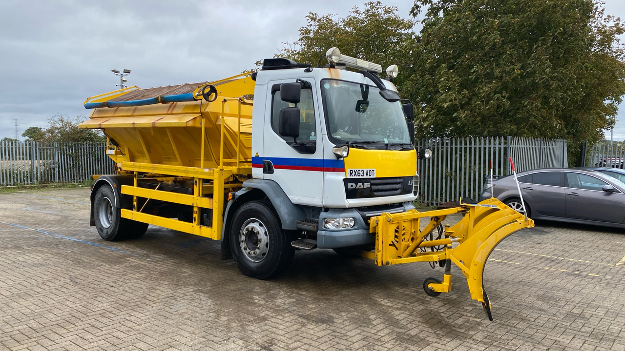 DAF LF 55 - جرافة ثلج: صورة 1 DAF LF 55 - جرافة ثلج: صورة 1
