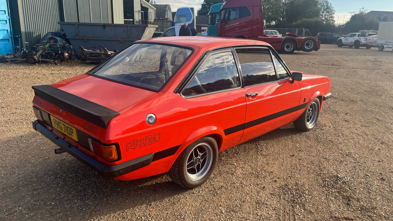FORD ESCORT RS 2000 - سيدان: صورة 4 FORD ESCORT RS 2000 - سيدان: صورة 4