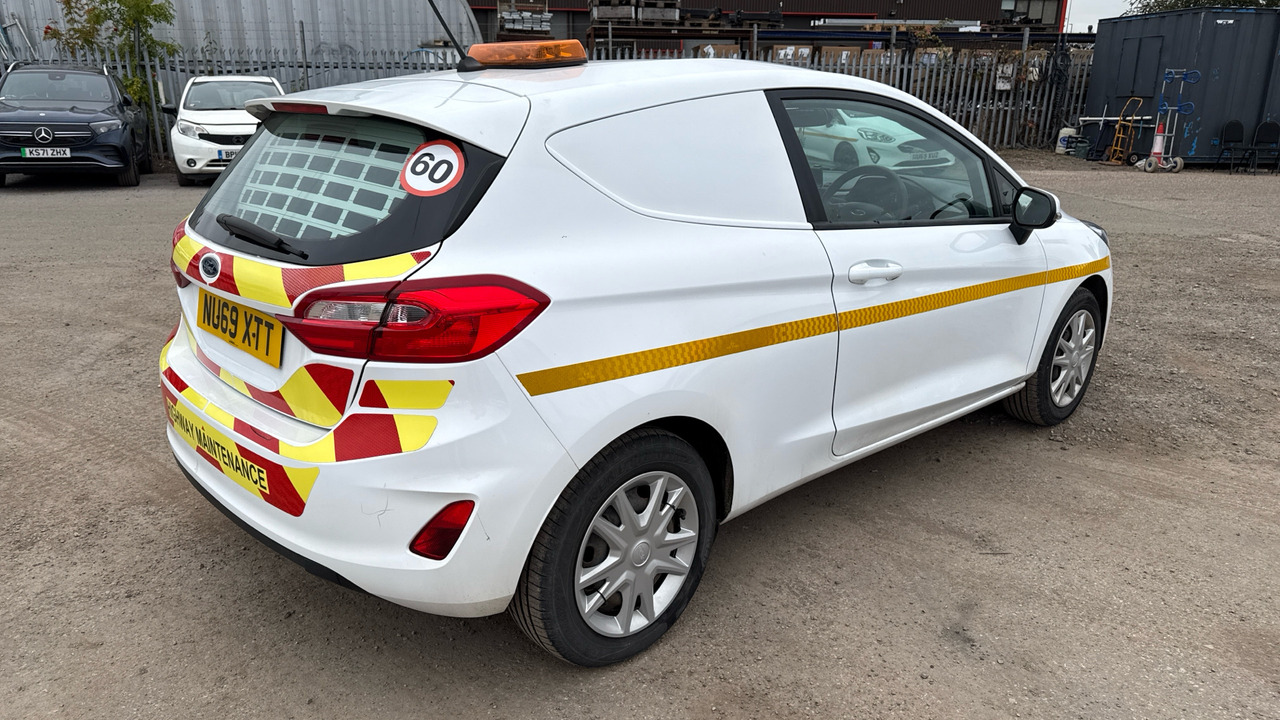 FORD FIESTA 1.5 TDCi - سيارة: صورة 4 FORD FIESTA 1.5 TDCi - سيارة: صورة 4