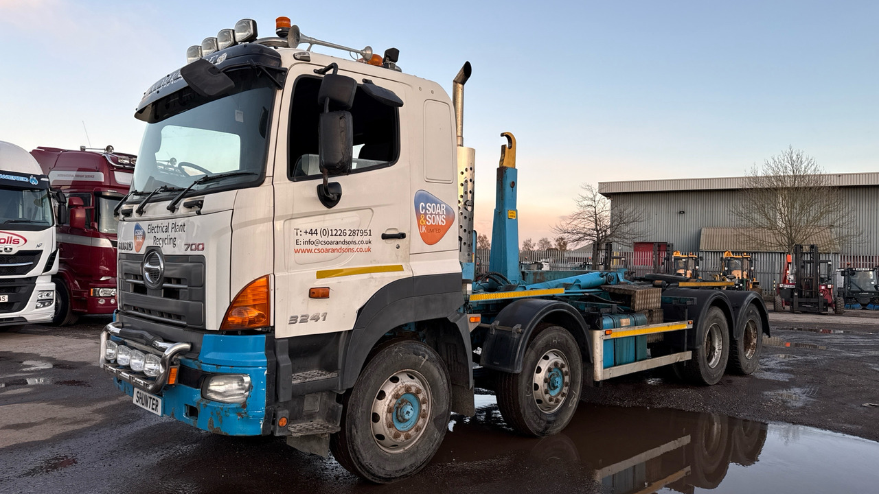 HINO 700 3241 - شاحنة برافعة خطافية: صورة 2 HINO 700 3241 - شاحنة برافعة خطافية: صورة 2