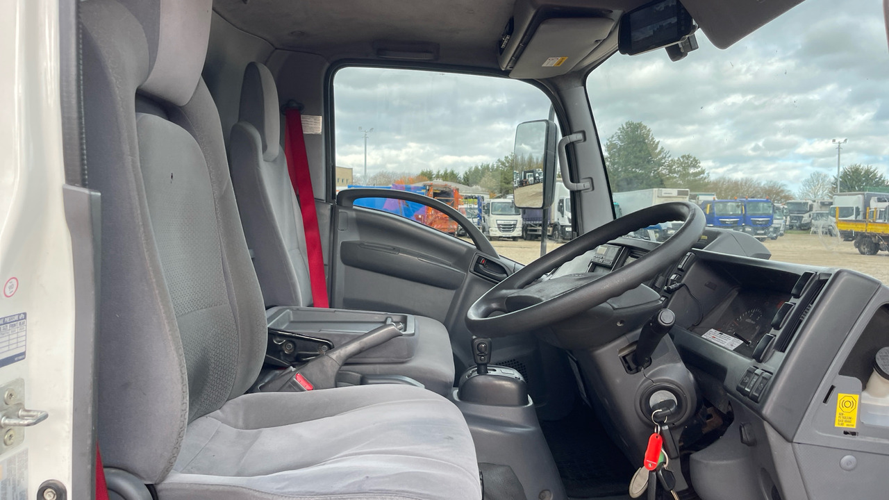 ISUZU N75 150 - شاحنة ذات ستائر جانبية: صورة 5 ISUZU N75 150 - شاحنة ذات ستائر جانبية: صورة 5