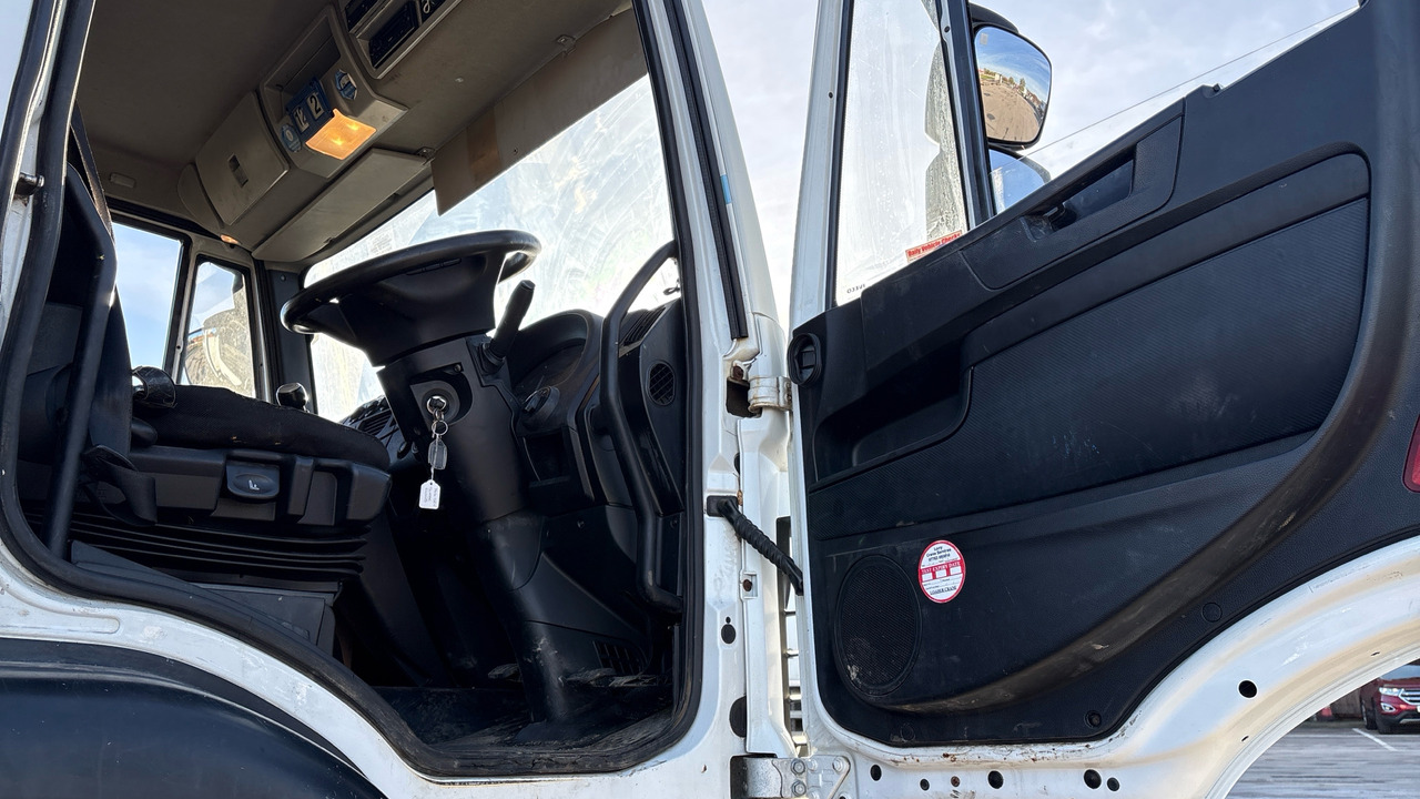 IVECO EUROCARGO 120-190 - شاحنات مسطحة, شاحنة كرين: صورة 5 IVECO EUROCARGO 120-190 - شاحنات مسطحة, شاحنة كرين: صورة 5