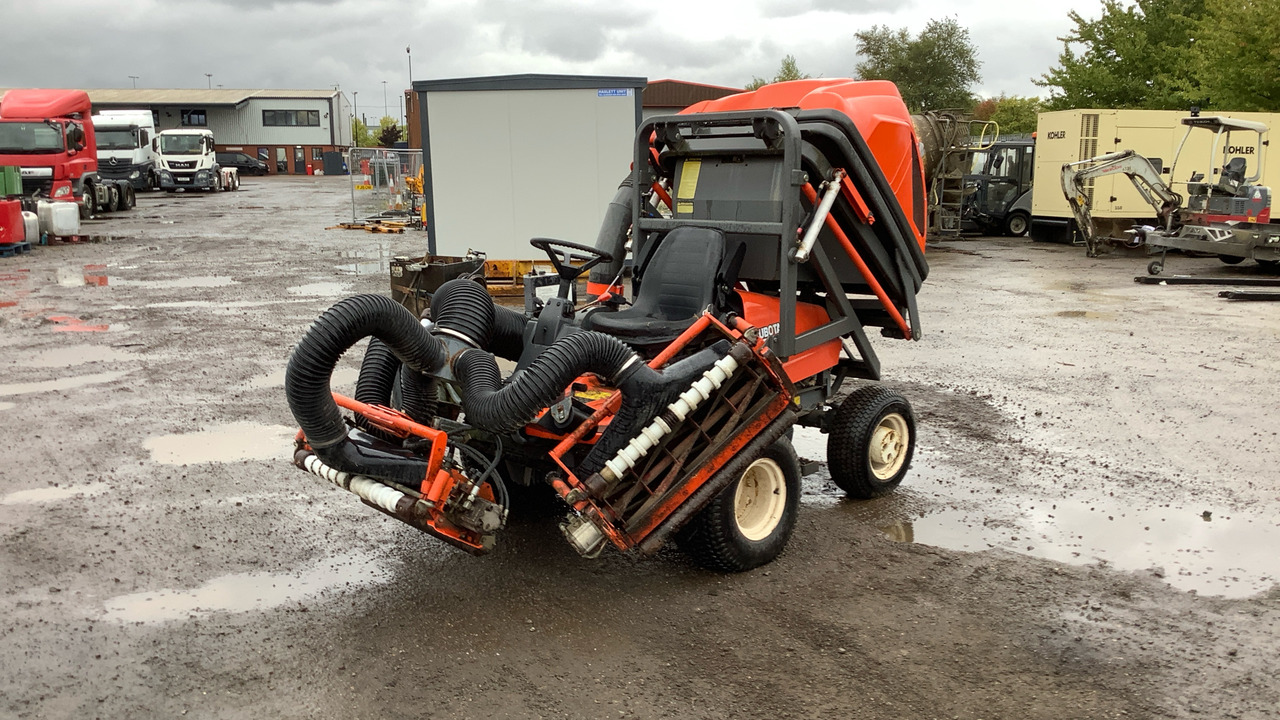 KUBOTA AM3300 - جزازة عشب الحدائق: صورة 1 KUBOTA AM3300 - جزازة عشب الحدائق: صورة 1