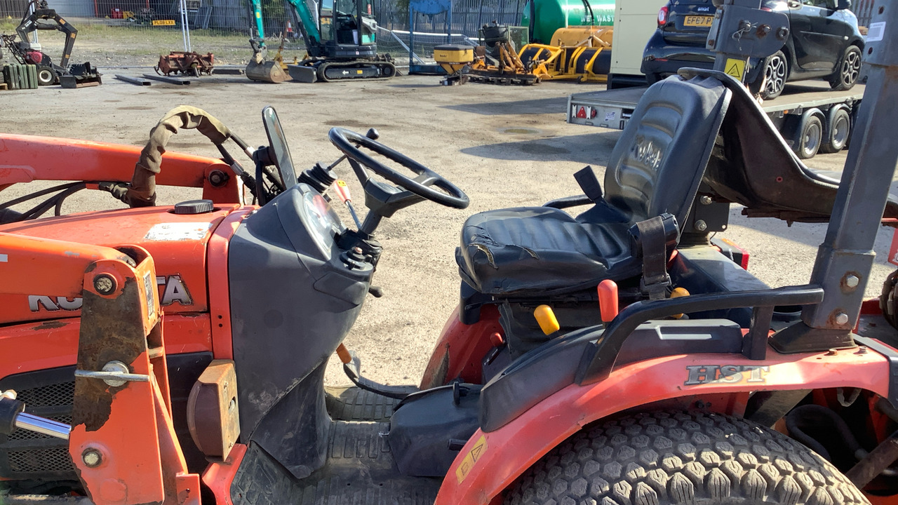 KUBOTA B2530 HST - لودر ذو محراث خلفي/ باكهو: صورة 5 KUBOTA B2530 HST - لودر ذو محراث خلفي/ باكهو: صورة 5