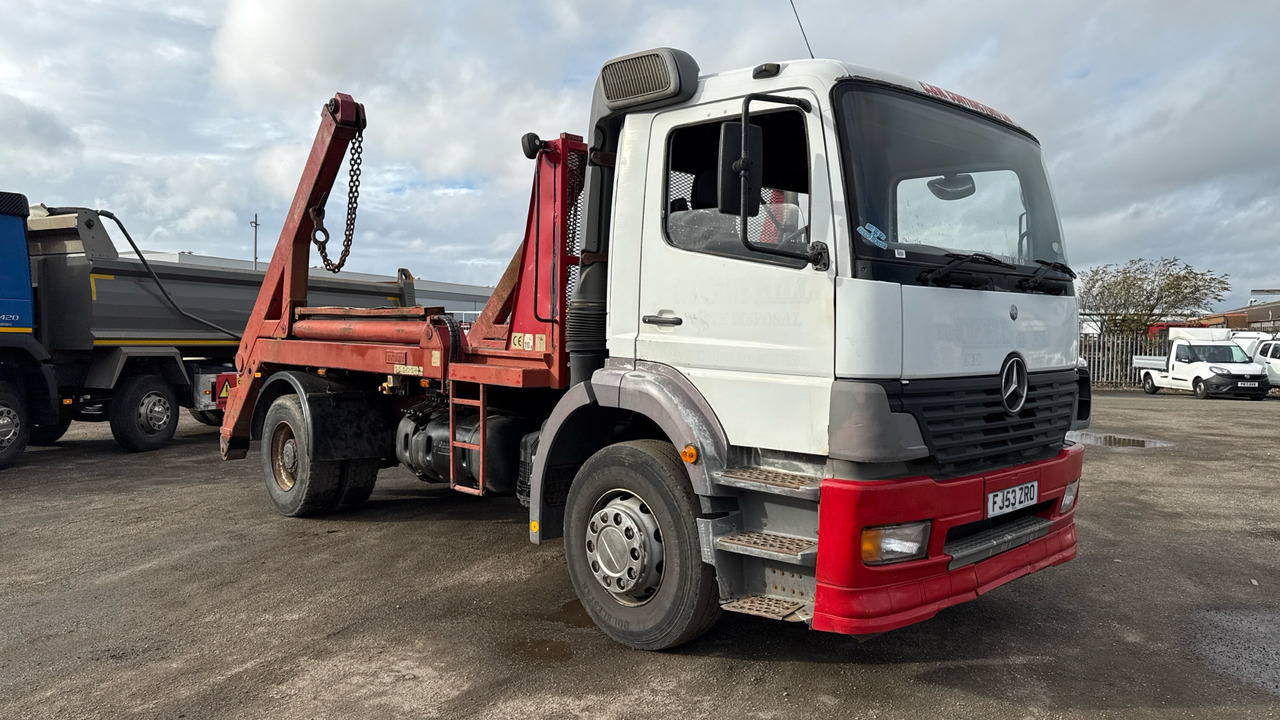 MERCEDES ATEGO 1823 - شاحنة لودر انزلاقي: صورة 1 MERCEDES ATEGO 1823 - شاحنة لودر انزلاقي: صورة 1