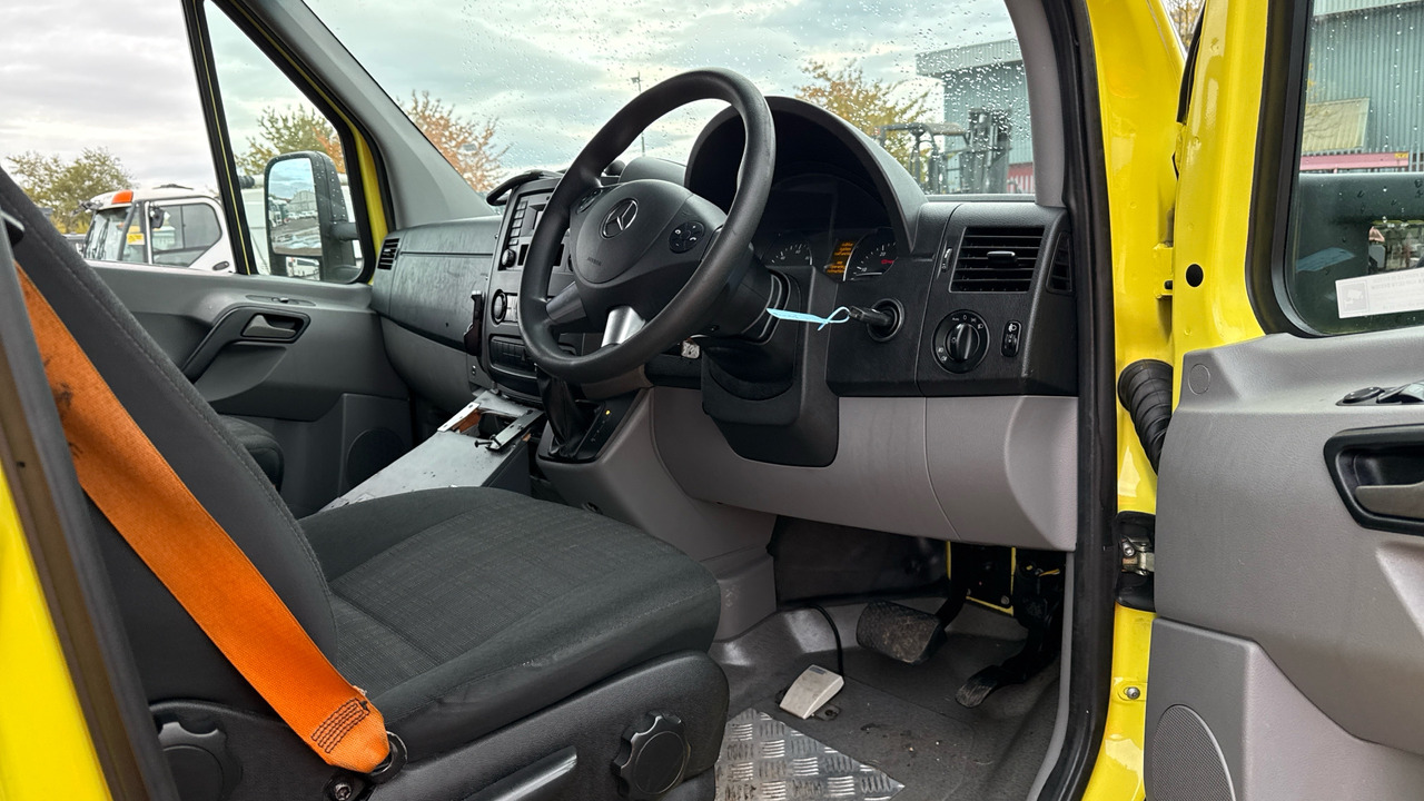 MERCEDES-BENZ SPRINTER 519 CDI - سيارة إسعاف: صورة 5 MERCEDES-BENZ SPRINTER 519 CDI - سيارة إسعاف: صورة 5