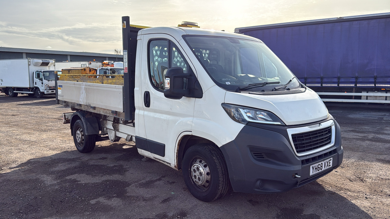 PEUGEOT BOXER 355 2.0 BlueHDi 130ps - قلاب صغير: صورة 1 PEUGEOT BOXER 355 2.0 BlueHDi 130ps - قلاب صغير: صورة 1