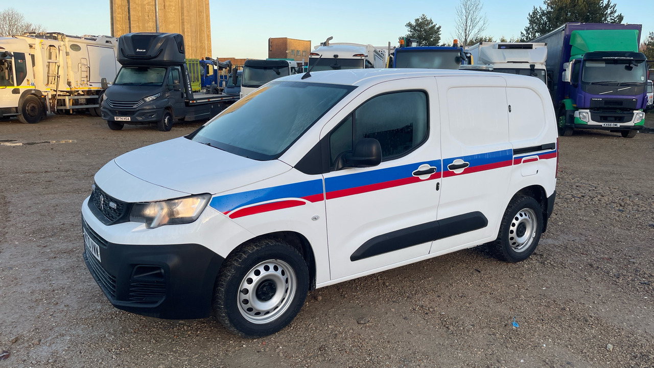 PEUGEOT PARTNER 1000 1.5 BlueHDi 100PS - فان المدمجة: صورة 2 PEUGEOT PARTNER 1000 1.5 BlueHDi 100PS - فان المدمجة: صورة 2