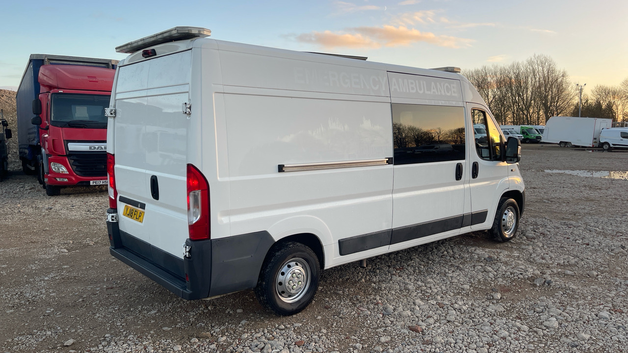 Peugeot Boxer 335 2.0 BLUE HDI 130PS - الشاحنات الصغيرة كابينة مزدوجة: صورة 4 Peugeot Boxer 335 2.0 BLUE HDI 130PS - الشاحنات الصغيرة كابينة مزدوجة: صورة 4