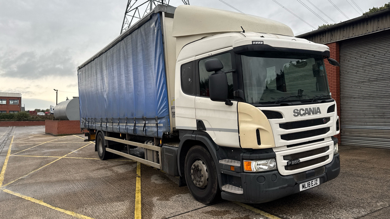 SCANIA P 250 - شاحنة ذات ستائر جانبية: صورة 1 SCANIA P 250 - شاحنة ذات ستائر جانبية: صورة 1