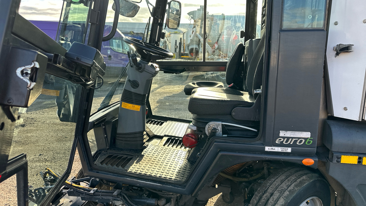 SCHMIDT SWINGO 200 - سياره كنس شوارع: صورة 5 SCHMIDT SWINGO 200 - سياره كنس شوارع: صورة 5