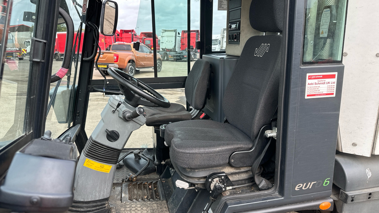 SCHMIDT SWINGO 200 - سياره كنس شوارع: صورة 5 SCHMIDT SWINGO 200 - سياره كنس شوارع: صورة 5