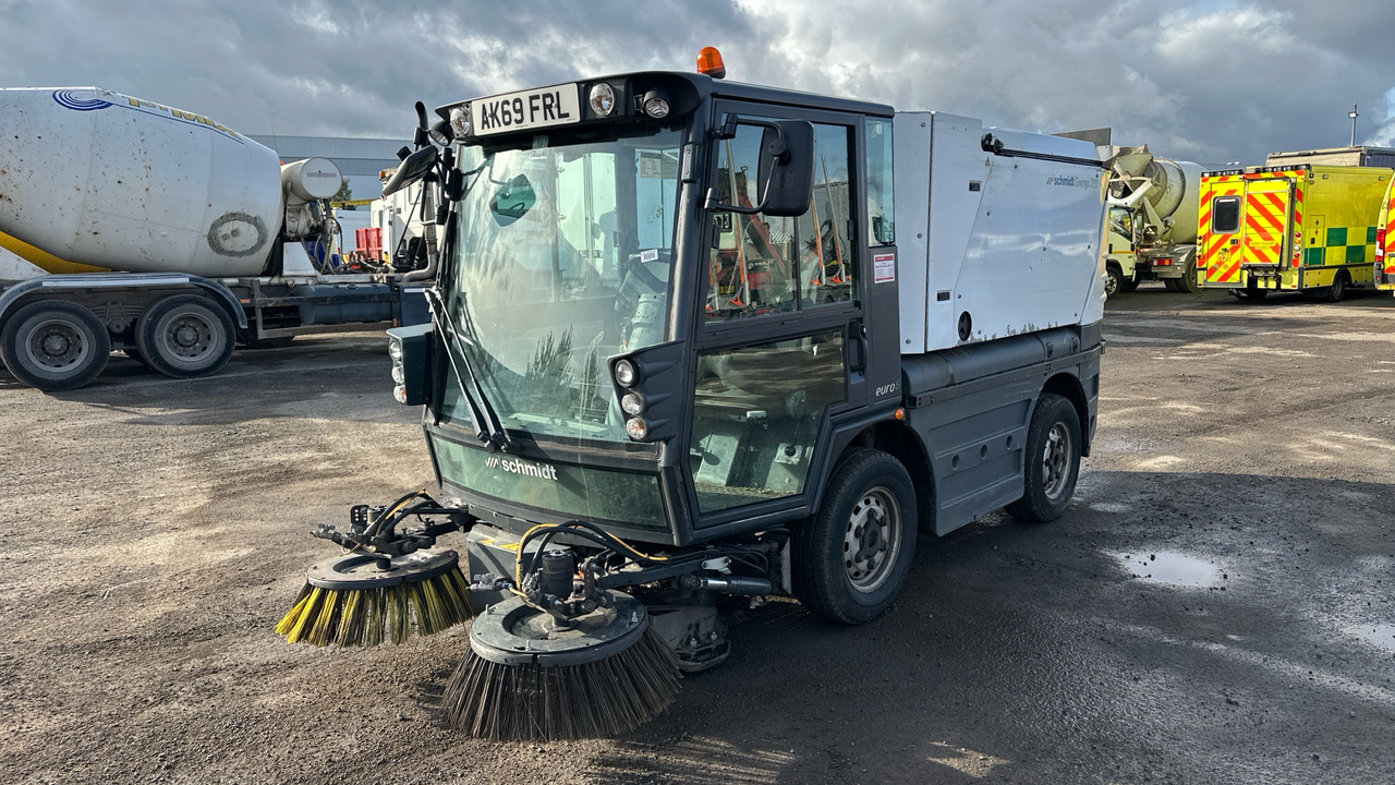 SCHMIDT SWINGO 200 - سياره كنس شوارع: صورة 2 SCHMIDT SWINGO 200 - سياره كنس شوارع: صورة 2