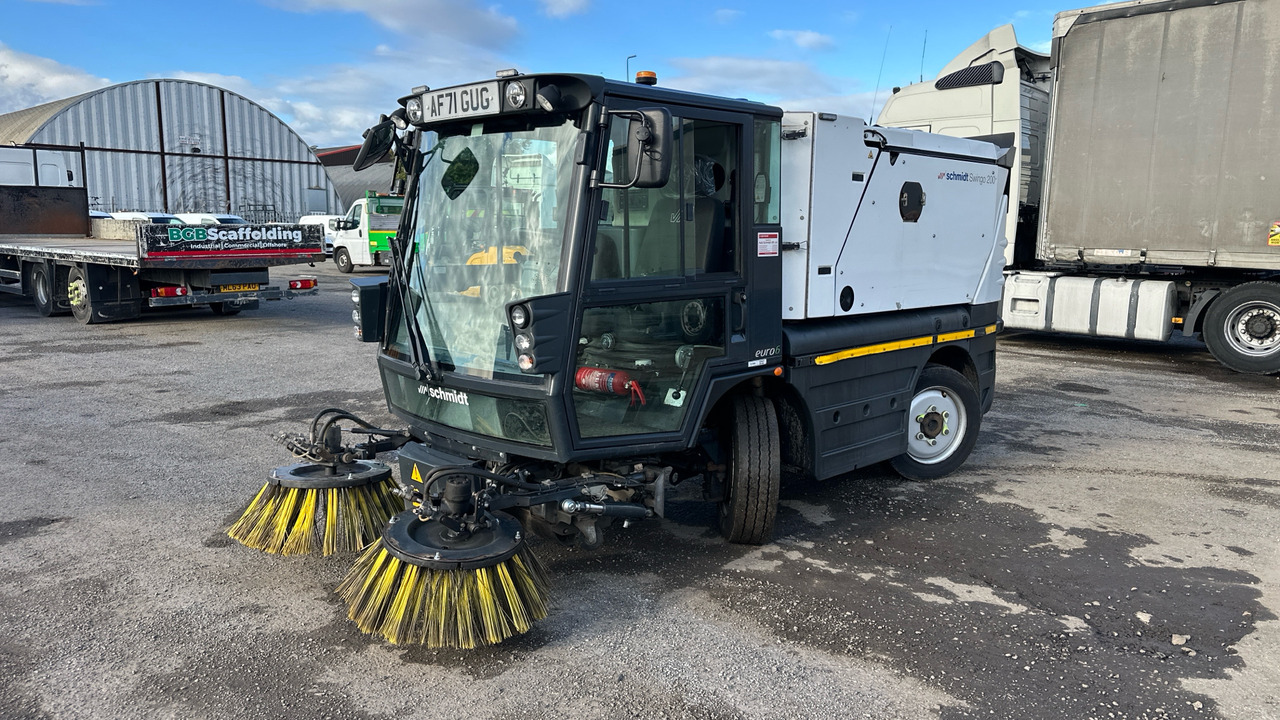 SCHMIDT SWINGO 200 - سياره كنس شوارع: صورة 2 SCHMIDT SWINGO 200 - سياره كنس شوارع: صورة 2