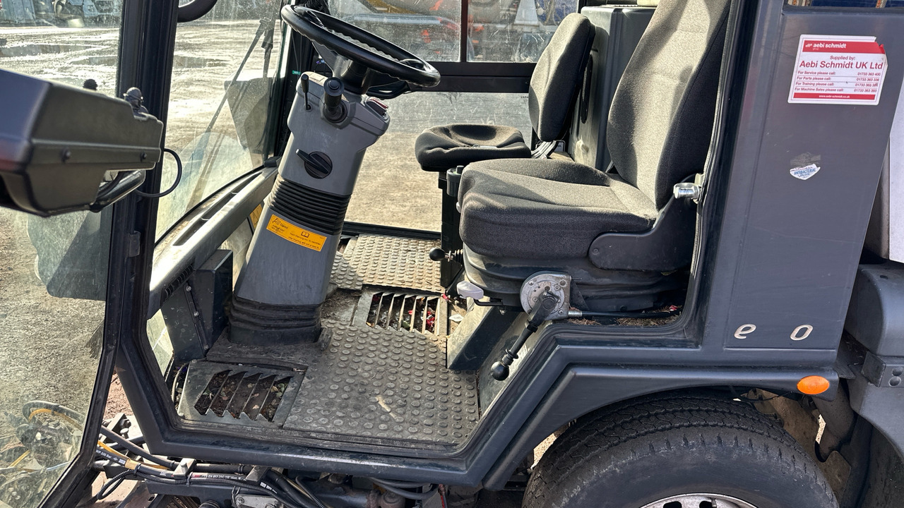 SCHMIDT SWINGO 200 - سياره كنس شوارع: صورة 5 SCHMIDT SWINGO 200 - سياره كنس شوارع: صورة 5