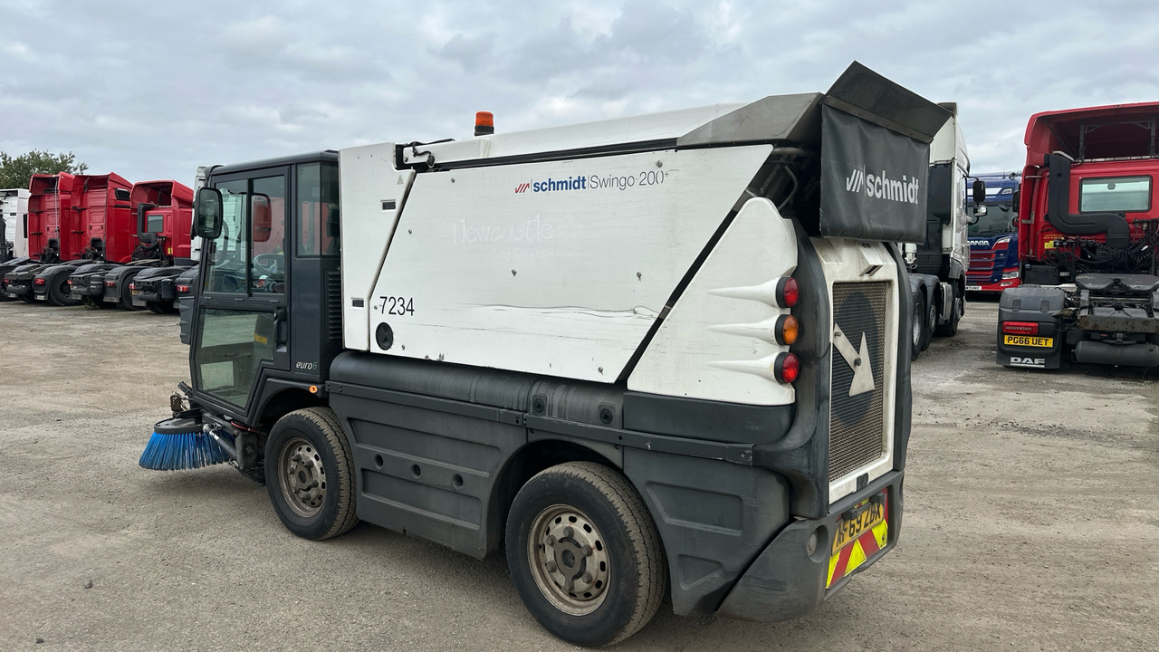 SCHMIDT SWINGO 200 - سياره كنس شوارع: صورة 3 SCHMIDT SWINGO 200 - سياره كنس شوارع: صورة 3