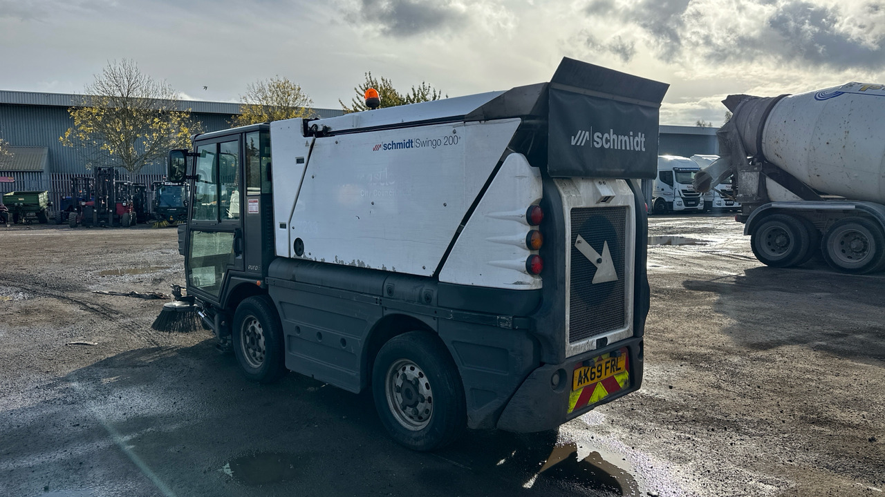 SCHMIDT SWINGO 200 - سياره كنس شوارع: صورة 3 SCHMIDT SWINGO 200 - سياره كنس شوارع: صورة 3