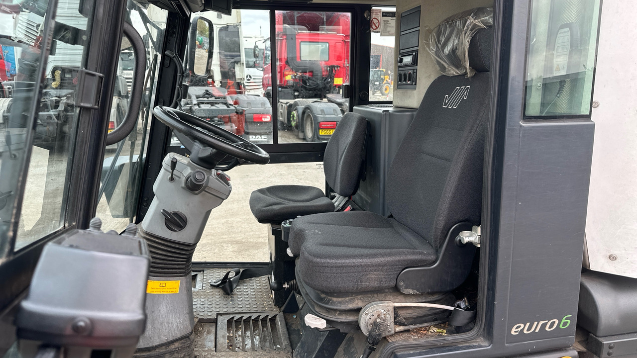 SCHMIDT SWINGO 200 - سياره كنس شوارع: صورة 5 SCHMIDT SWINGO 200 - سياره كنس شوارع: صورة 5