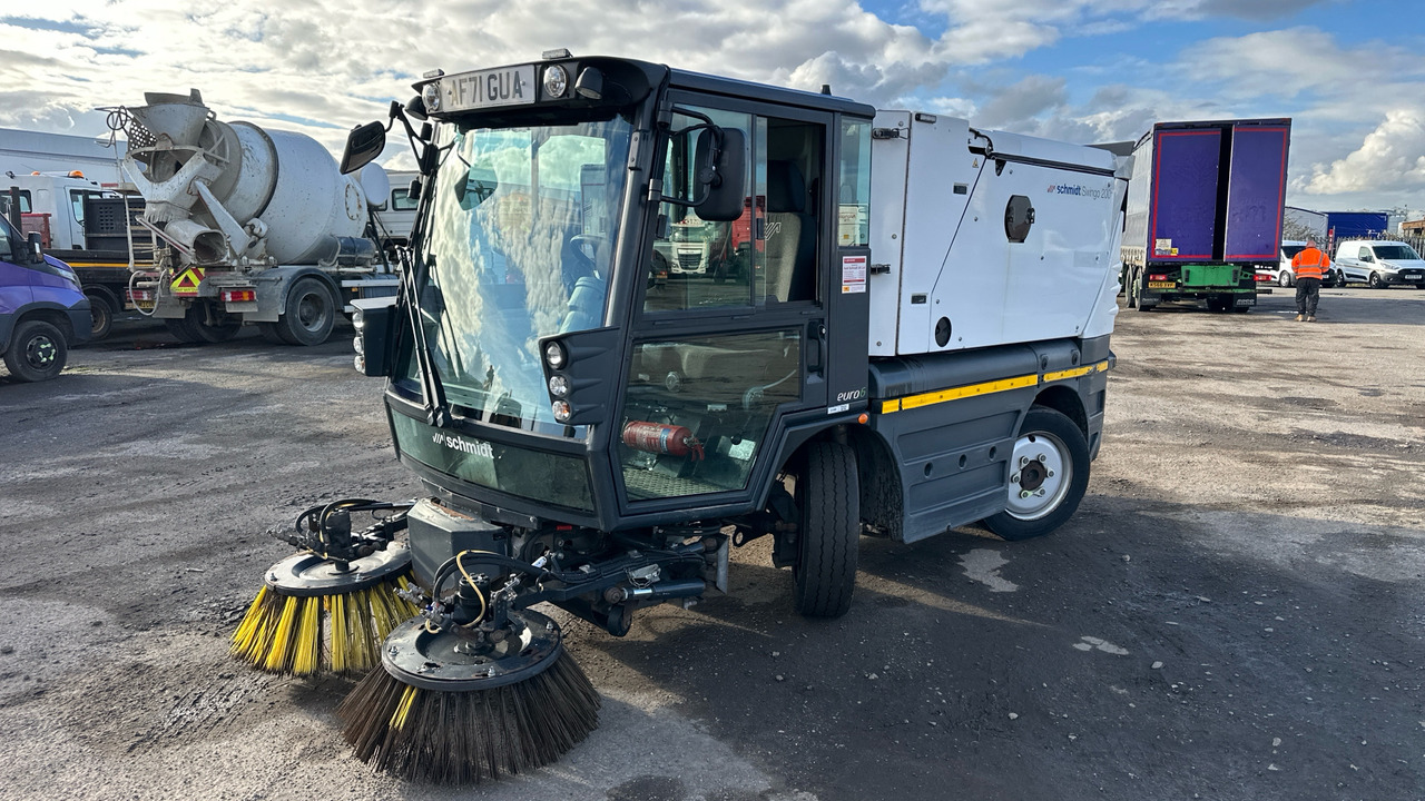 SCHMIDT SWINGO 200 - سياره كنس شوارع: صورة 2 SCHMIDT SWINGO 200 - سياره كنس شوارع: صورة 2