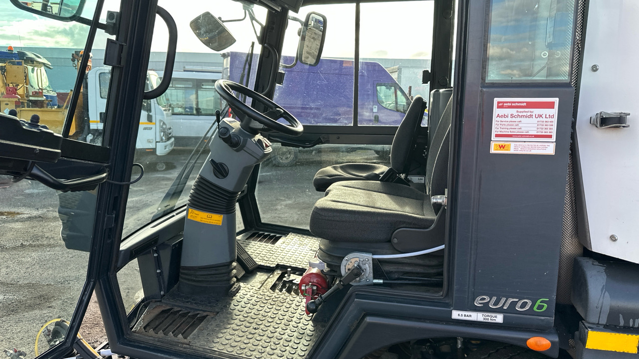 SCHMIDT SWINGO 200 - سياره كنس شوارع: صورة 5 SCHMIDT SWINGO 200 - سياره كنس شوارع: صورة 5