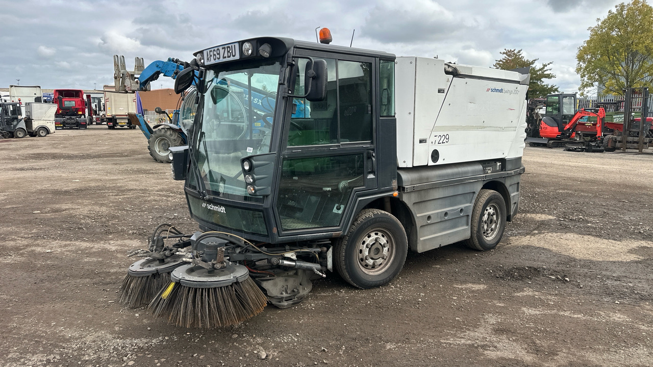 SCHMIDT SWINGO 200 - سياره كنس شوارع: صورة 2 SCHMIDT SWINGO 200 - سياره كنس شوارع: صورة 2