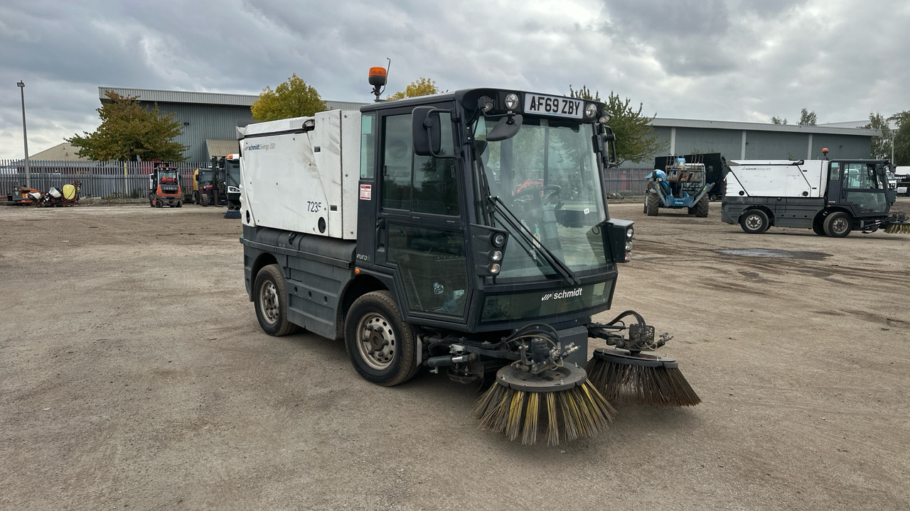 SCHMIDT SWINGO 200 - سياره كنس شوارع: صورة 2 SCHMIDT SWINGO 200 - سياره كنس شوارع: صورة 2