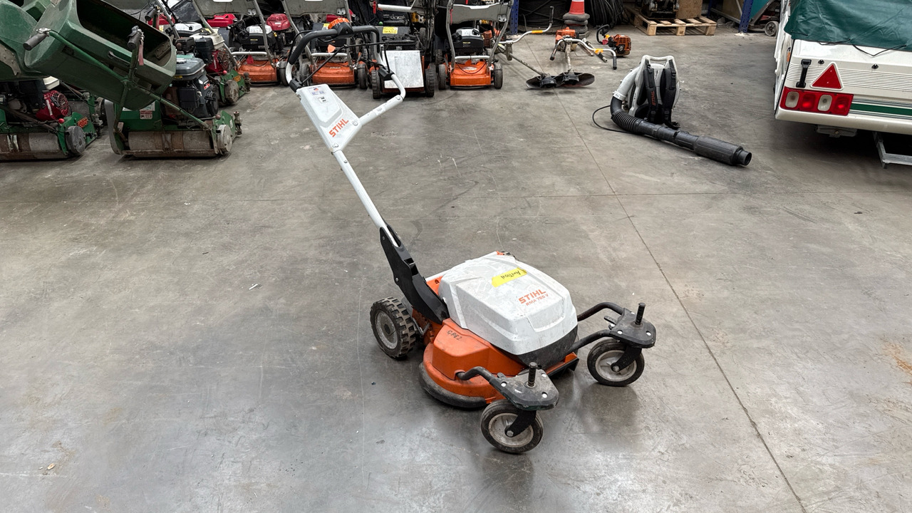 STIHL BR500 BACK PACK LEAF BLOWER - معدات الانشاءات: صورة 4 STIHL BR500 BACK PACK LEAF BLOWER - معدات الانشاءات: صورة 4