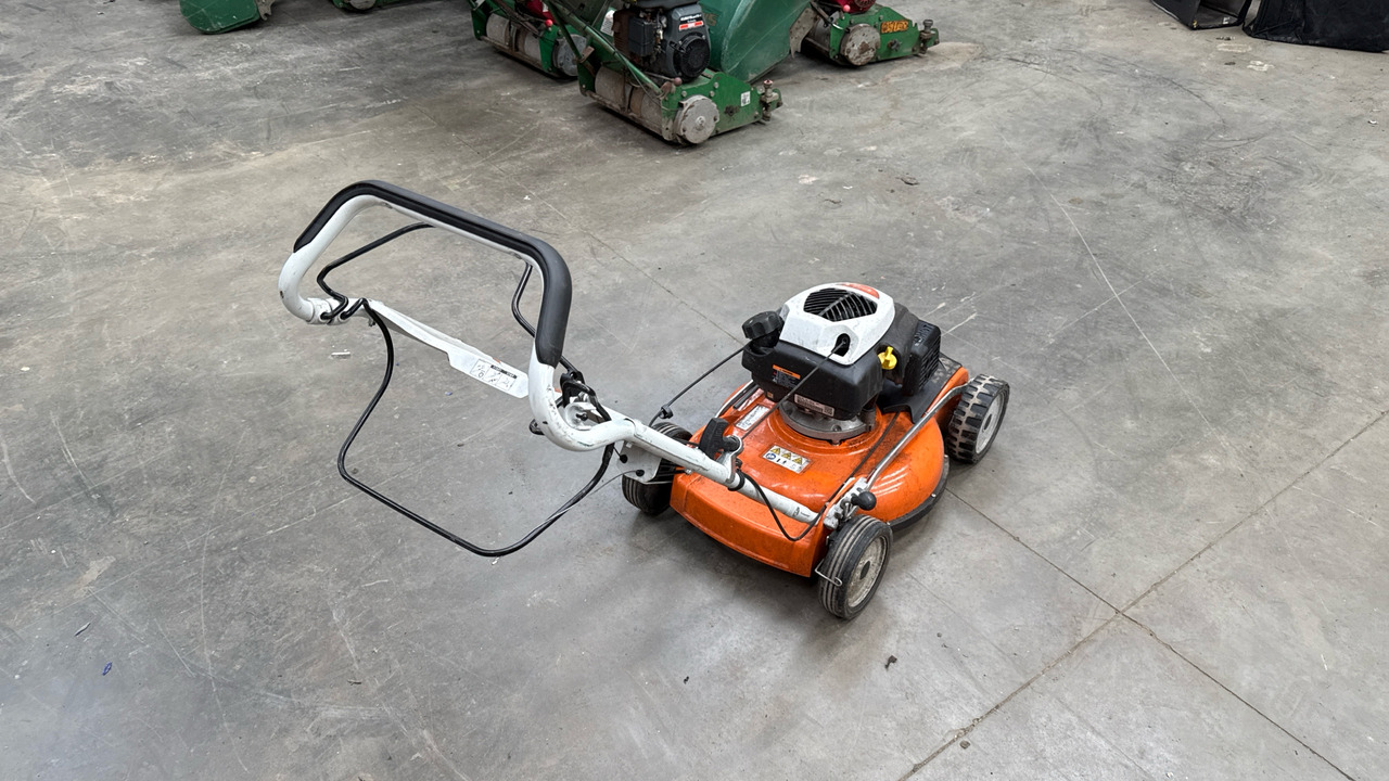 STIHL RM4 RTP - معدات الانشاءات: صورة 2 STIHL RM4 RTP - معدات الانشاءات: صورة 2