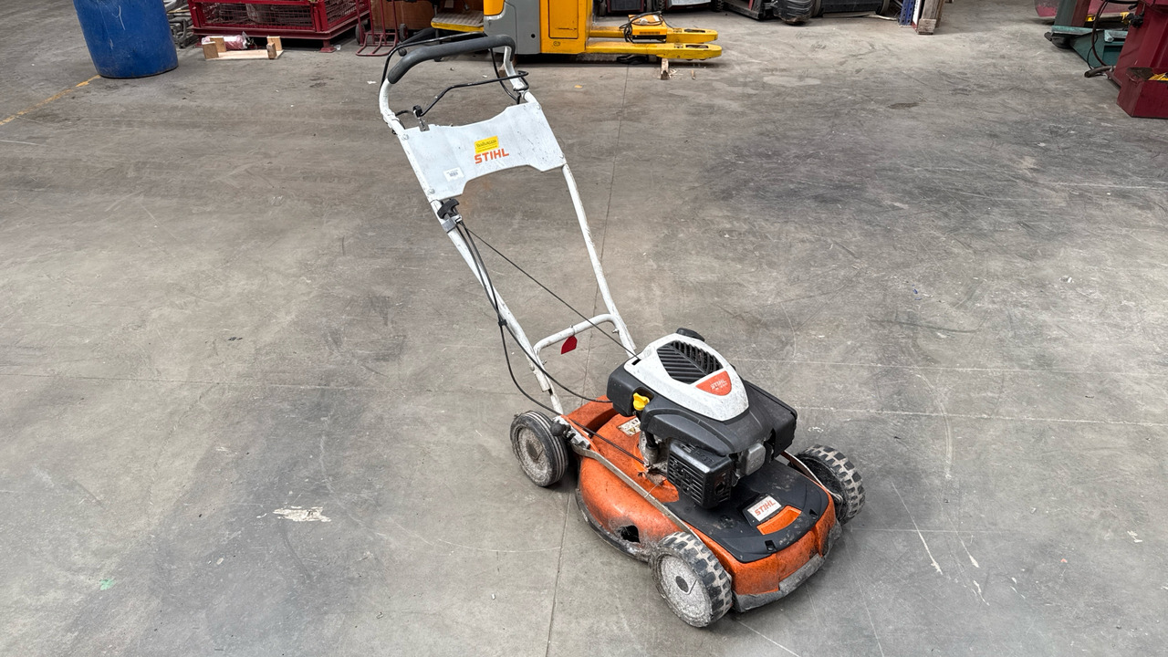 STIHL RM4 RTP - معدات الانشاءات: صورة 1 STIHL RM4 RTP - معدات الانشاءات: صورة 1