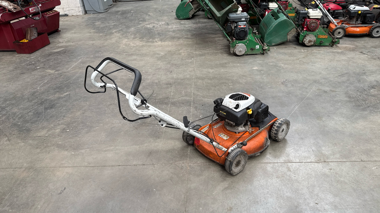 STIHL RM4 RTP - معدات الانشاءات: صورة 4 STIHL RM4 RTP - معدات الانشاءات: صورة 4