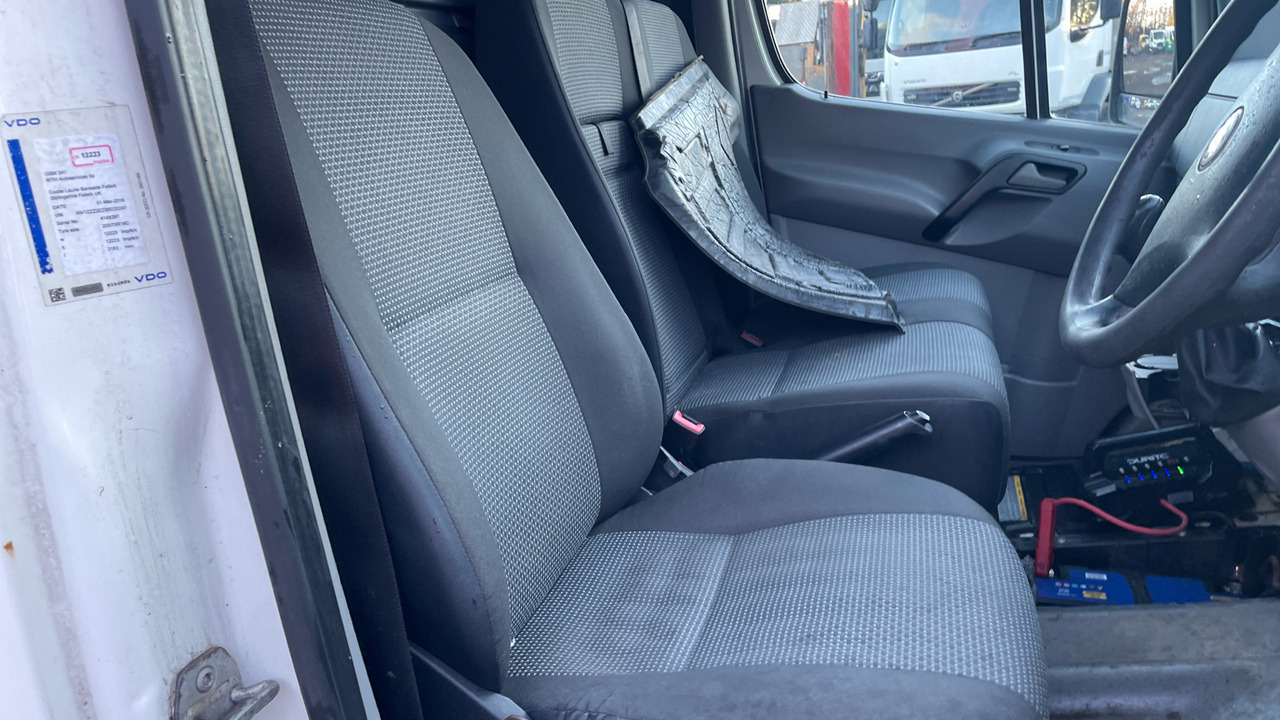 VOLKSWAGEN CRAFTER CR50 PLUS 2.5 TDI - فان: صورة 5 VOLKSWAGEN CRAFTER CR50 PLUS 2.5 TDI - فان: صورة 5