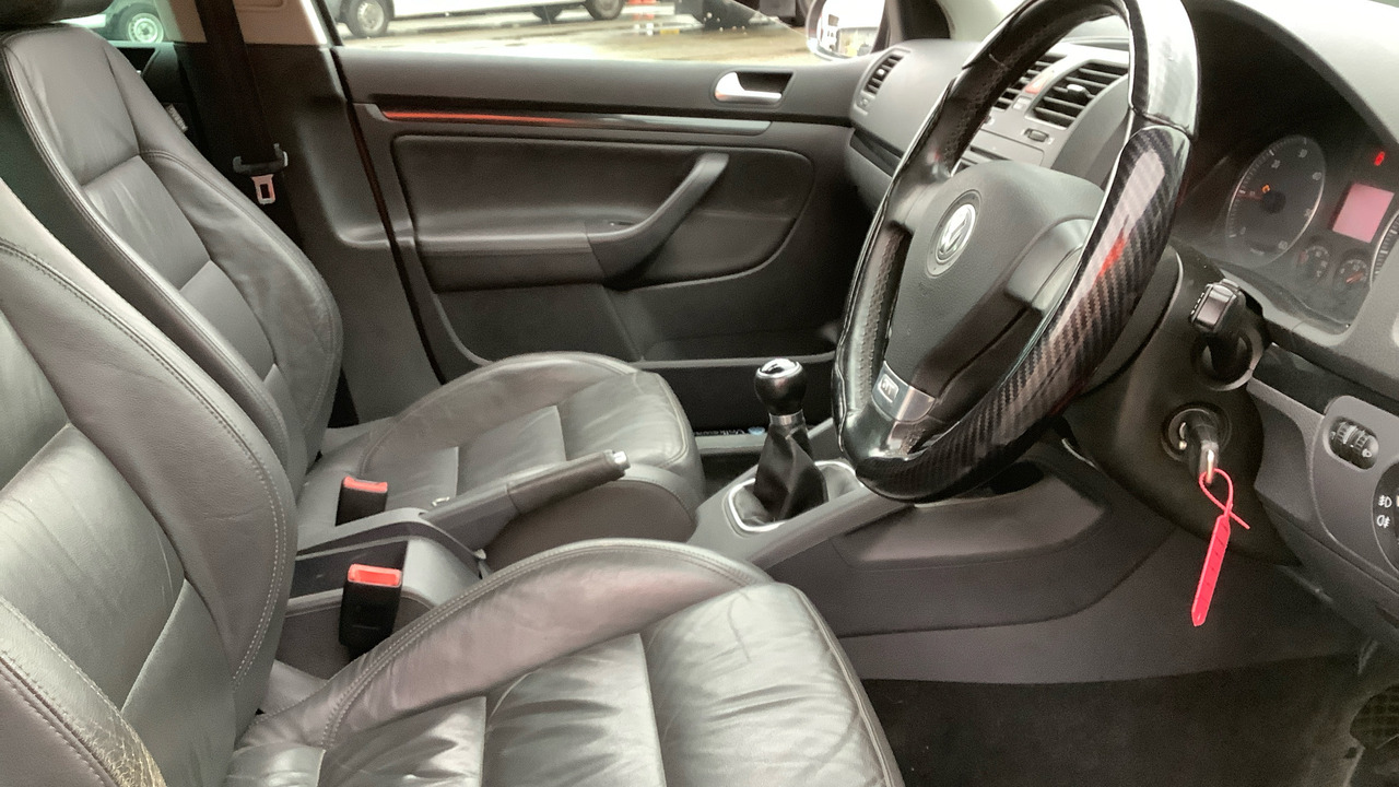 VOLKSWAGEN GOLF GT 2.0 TDI 140PS - هاتشباك: صورة 5 VOLKSWAGEN GOLF GT 2.0 TDI 140PS - هاتشباك: صورة 5