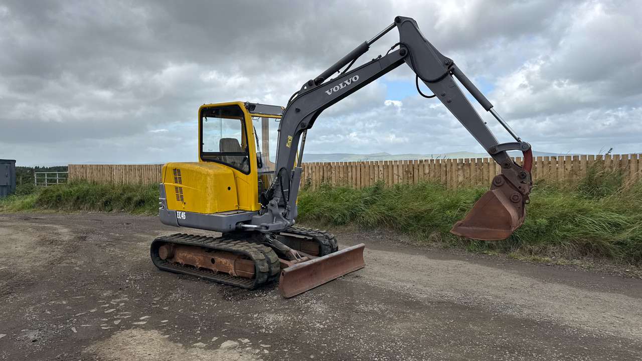 VOLVO EC45 - معدات الانشاءات: صورة 1 VOLVO EC45 - معدات الانشاءات: صورة 1