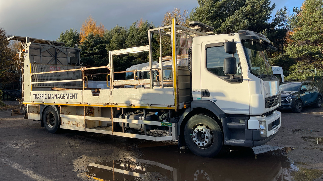 VOLVO FL 240 - شاحنات مسطحة: صورة 1 VOLVO FL 240 - شاحنات مسطحة: صورة 1