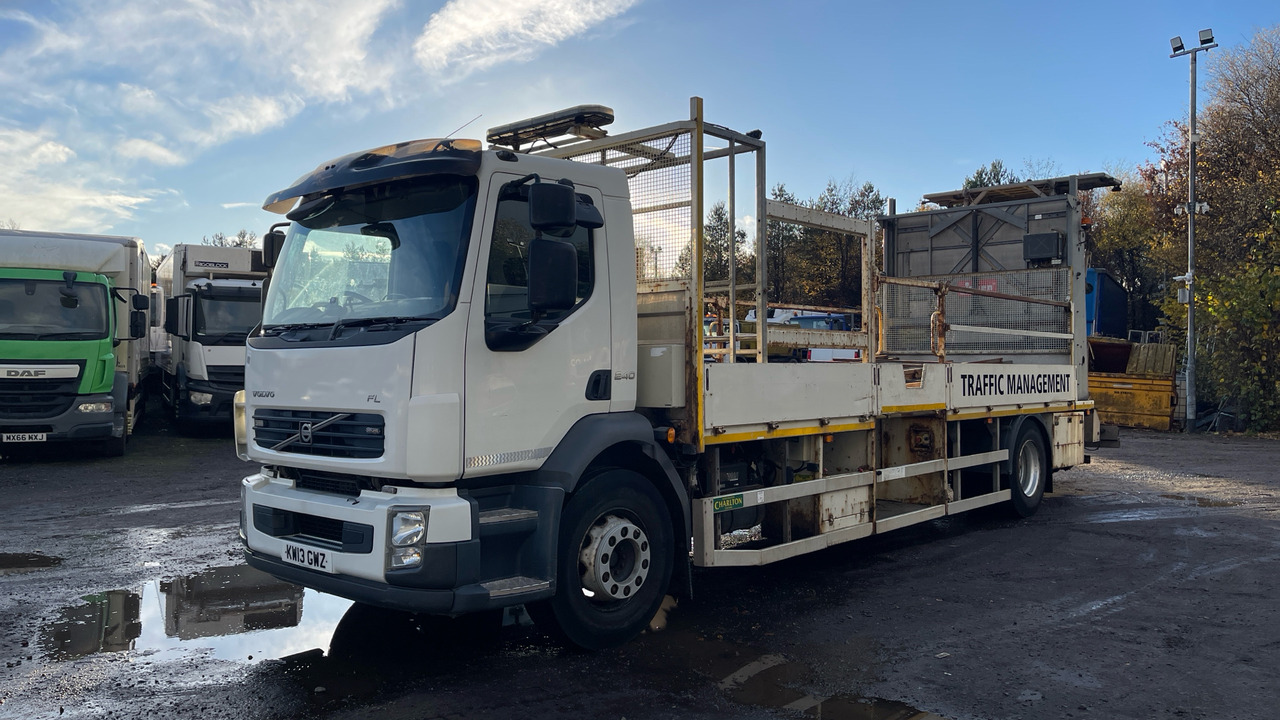 VOLVO FL 240 - شاحنات مسطحة: صورة 2 VOLVO FL 240 - شاحنات مسطحة: صورة 2