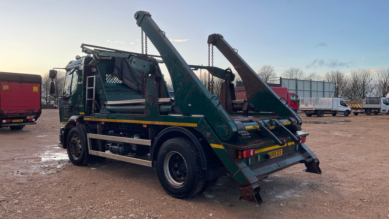 Volvo FL 250 - شاحنة لودر انزلاقي: صورة 3 Volvo FL 250 - شاحنة لودر انزلاقي: صورة 3